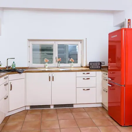 Vakantiehuis Berg Fux - Zwei Ferienhaeuser Mit Je 5 Und 6 Schlafzimmern Mit Eigener Dachterrasse - Fantastischem Bergblick - Weber Gas Grill