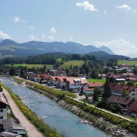 Vakantiehuis Berg Fux - Zwei Ferienhaeuser Mit Je 5 Und 6 Schlafzimmern Mit Eigener Dachterrasse - Fantastischem Bergblick - Weber Gas Grill Sonthofen