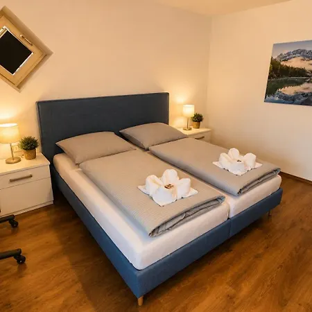 Berg Fux - Zwei Ferienhaeuser Mit Je 5 Und 6 Schlafzimmern Mit Eigener Dachterrasse - Fantastischem Bergblick - Weber Gas Grill